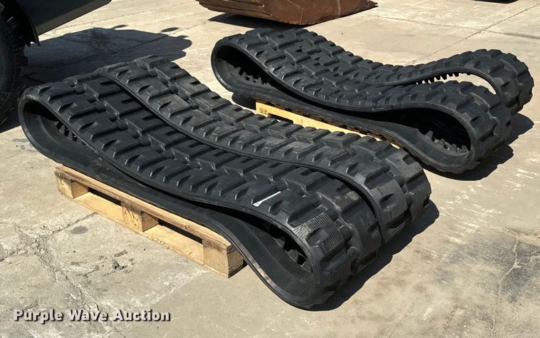 image for item EG6673 Bobcat  Bridgestone 7324236 tracks