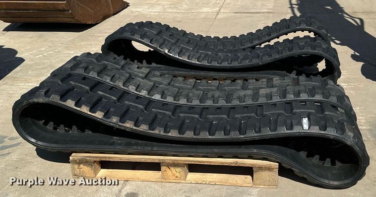 image for item EG6673 Bobcat  Bridgestone 7324236 tracks