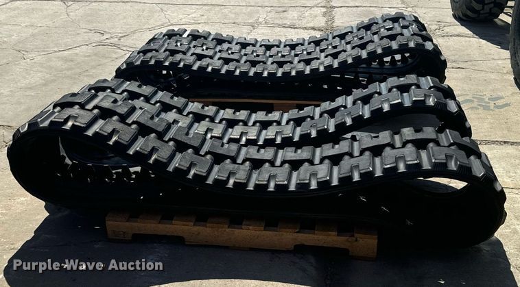 image for item EG6673 Bobcat  Bridgestone 7324236 tracks