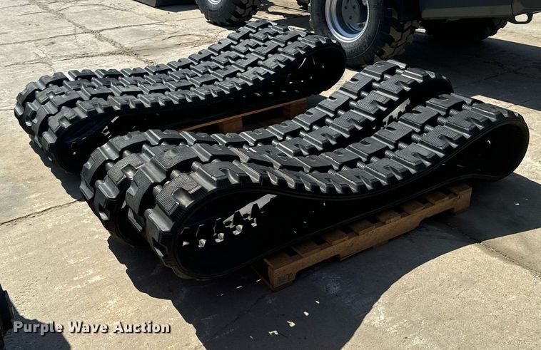 image for item EG6673 Bobcat  Bridgestone 7324236 tracks