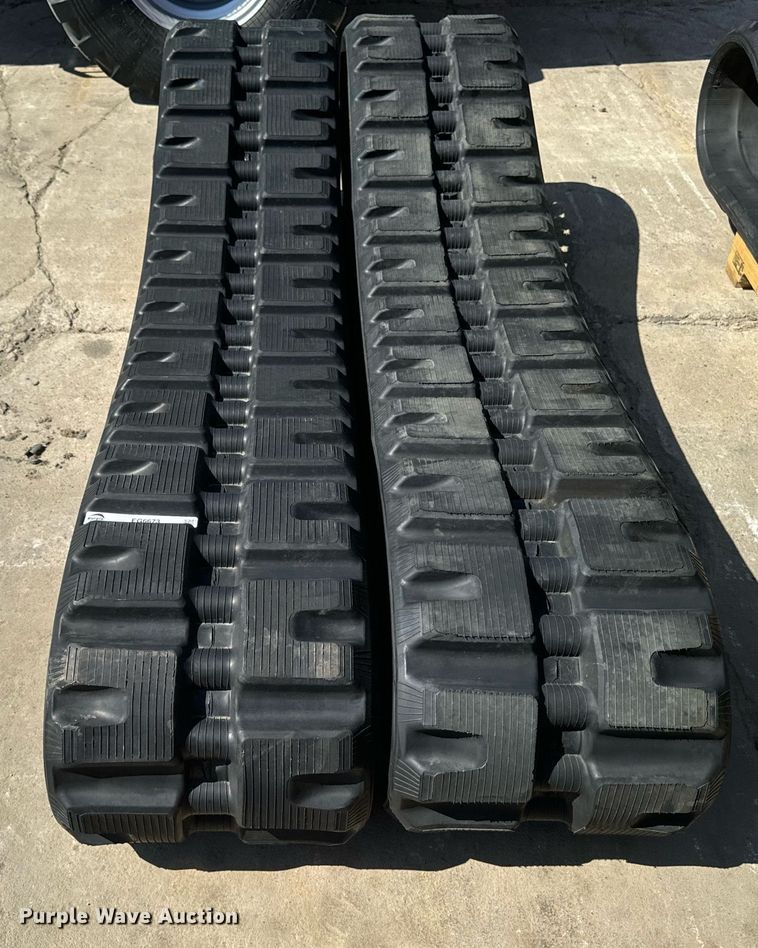 image for item EG6673 Bobcat  Bridgestone 7324236 tracks