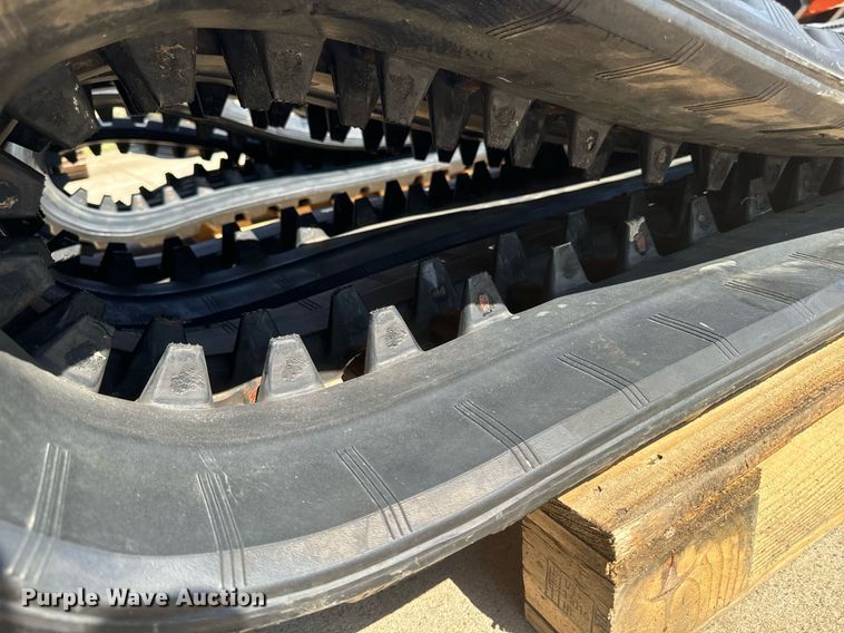 image for item EG6673 Bobcat  Bridgestone 7324236 tracks