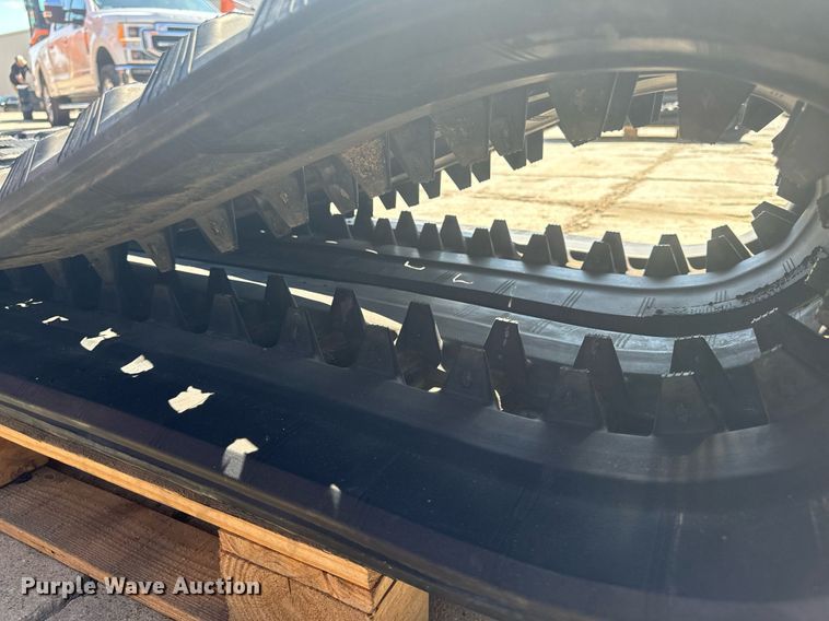 image for item EG6673 Bobcat  Bridgestone 7324236 tracks