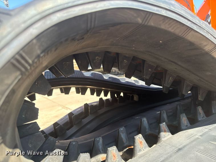 image for item EG6673 Bobcat  Bridgestone 7324236 tracks