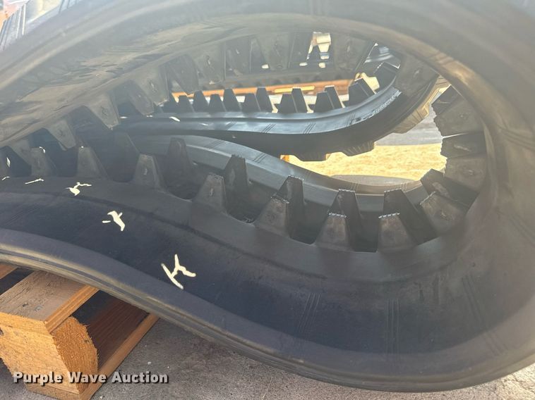 image for item EG6673 Bobcat  Bridgestone 7324236 tracks