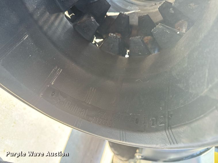 image for item EG6673 Bobcat  Bridgestone 7324236 tracks