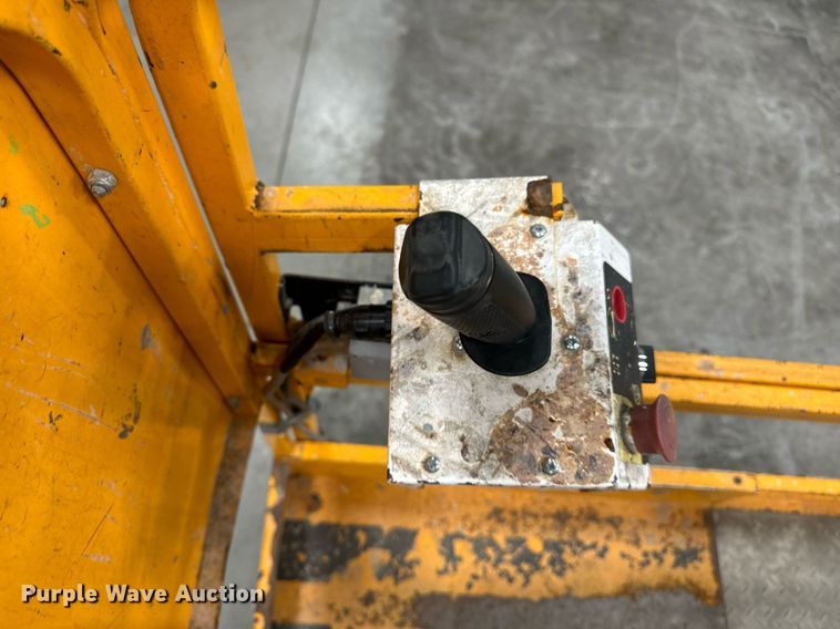 image for item EG6720 2015 Hy-Brid HB-1430 scissor lift