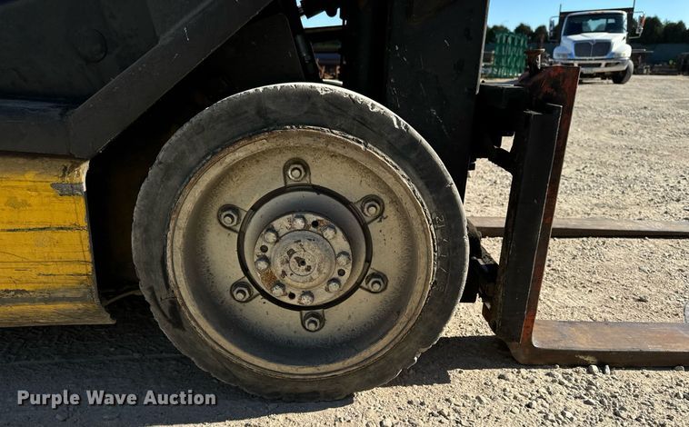 image for item EG6726 Yale GLC050RGNUAE084 forklift