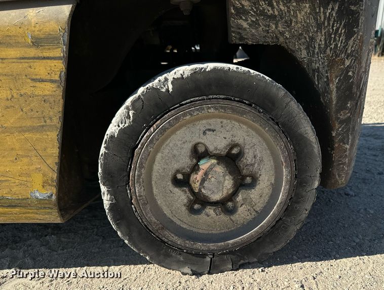 image for item EG6726 Yale GLC050RGNUAE084 forklift