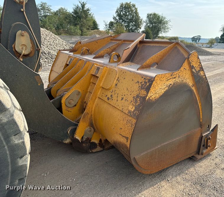 image for item EH7021 2017 John Deere 844K-III wheel loader