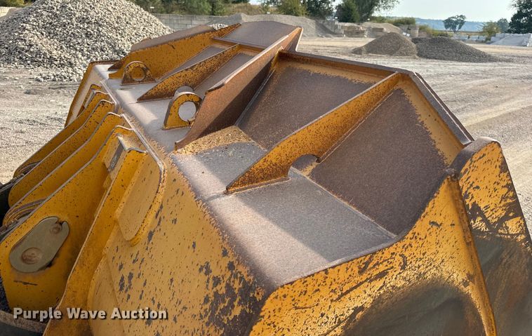 image for item EH7021 2017 John Deere 844K-III wheel loader