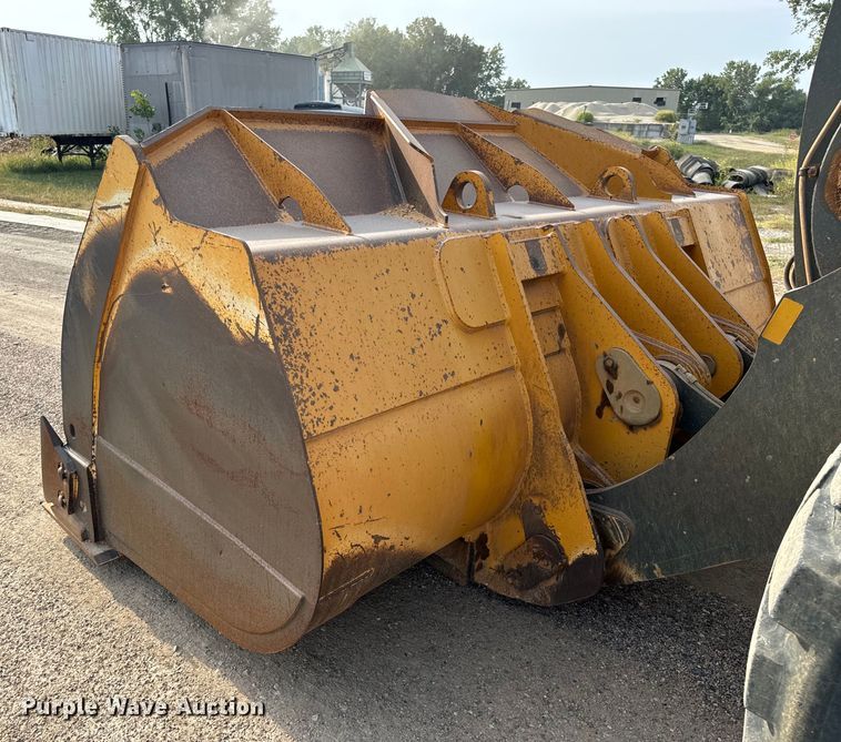 image for item EH7021 2017 John Deere 844K-III wheel loader