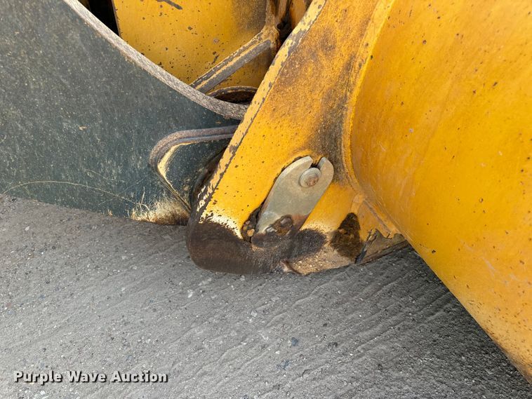 image for item EH7021 2017 John Deere 844K-III wheel loader