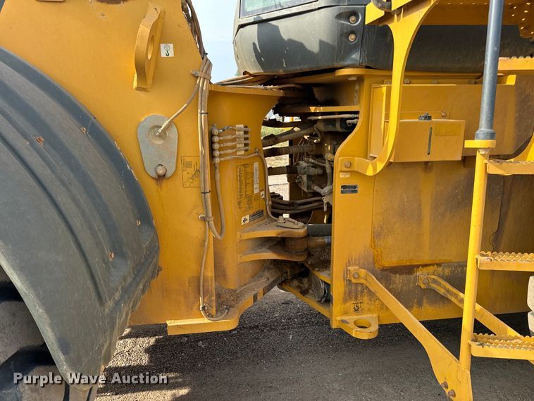 image for item EH7021 2017 John Deere 844K-III wheel loader