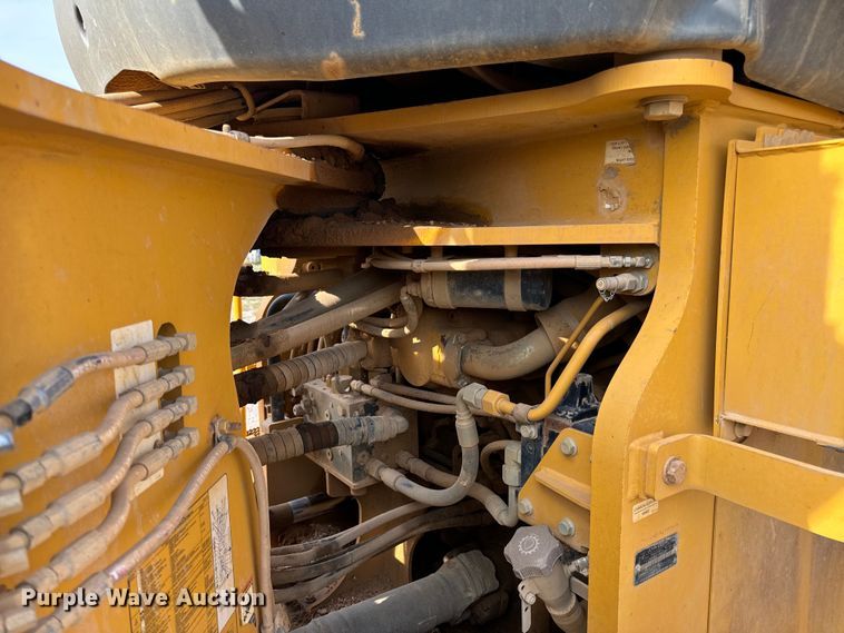 image for item EH7021 2017 John Deere 844K-III wheel loader