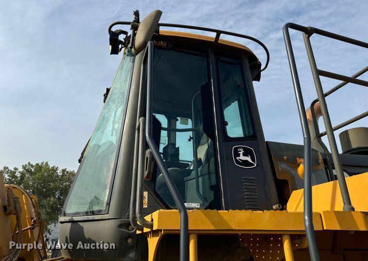 image for item EH7021 2017 John Deere 844K-III wheel loader