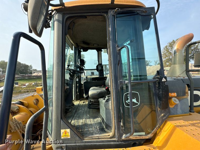 image for item EH7021 2017 John Deere 844K-III wheel loader