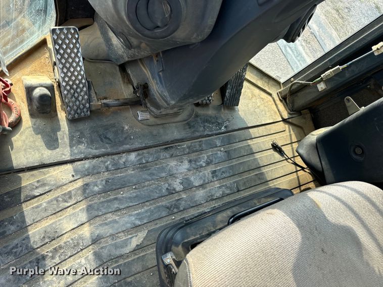 image for item EH7021 2017 John Deere 844K-III wheel loader