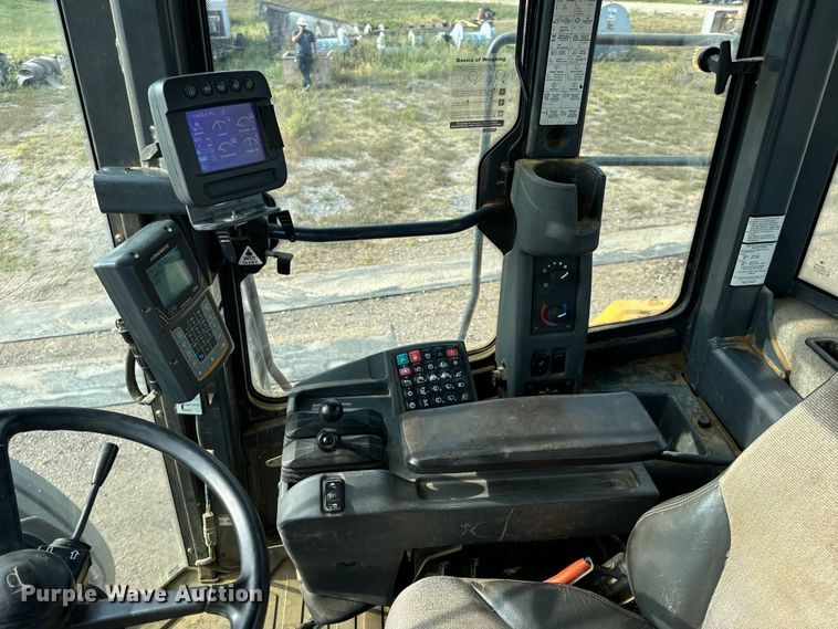 image for item EH7021 2017 John Deere 844K-III wheel loader