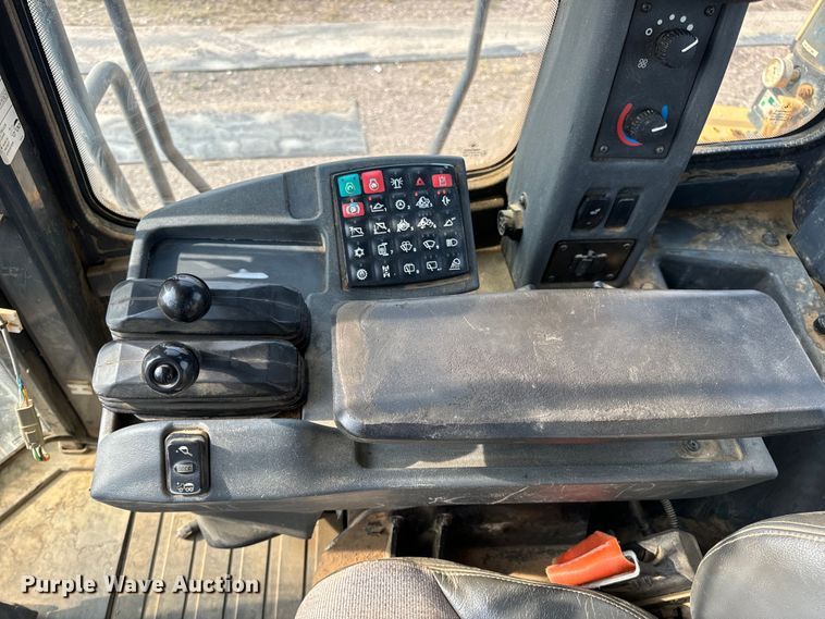 image for item EH7021 2017 John Deere 844K-III wheel loader