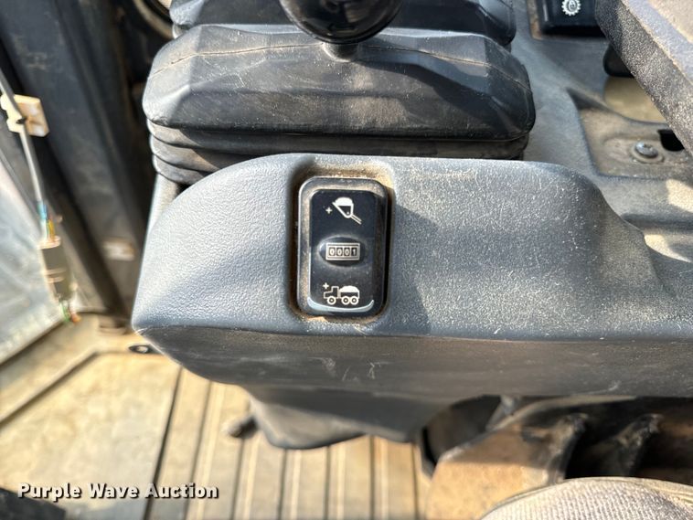 image for item EH7021 2017 John Deere 844K-III wheel loader