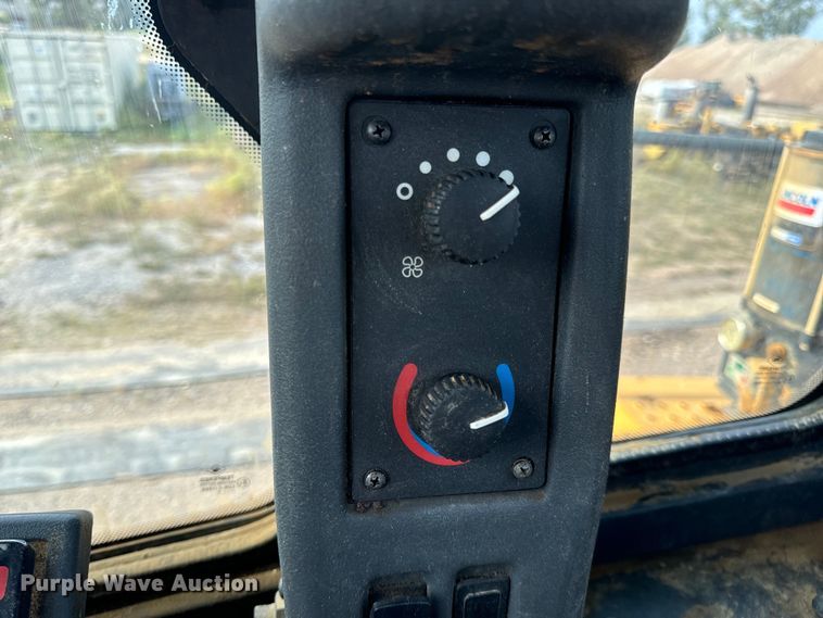 image for item EH7021 2017 John Deere 844K-III wheel loader