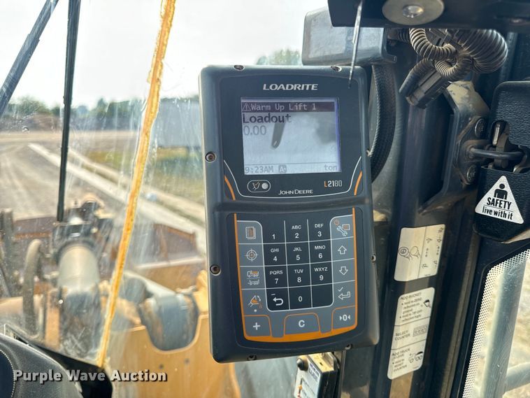 image for item EH7021 2017 John Deere 844K-III wheel loader