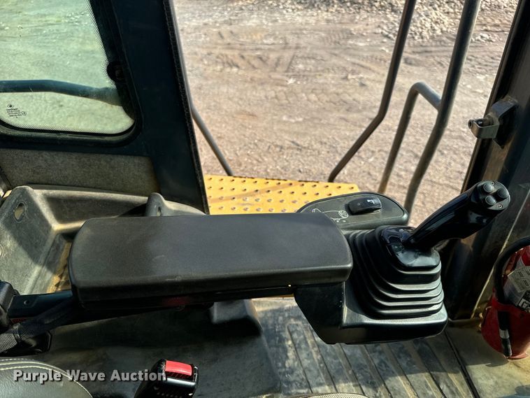 image for item EH7021 2017 John Deere 844K-III wheel loader