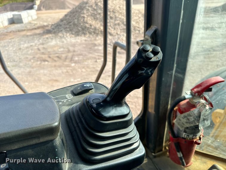 image for item EH7021 2017 John Deere 844K-III wheel loader