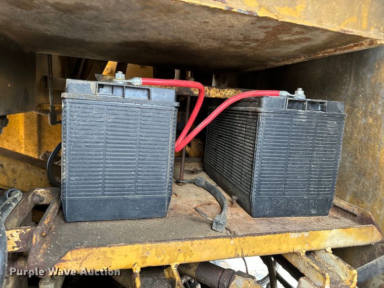 image for item EH7025 1989 Fiat-Allis FL10E  track loader