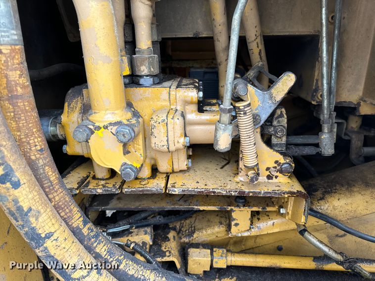 image for item EH7025 1989 Fiat-Allis FL10E  track loader