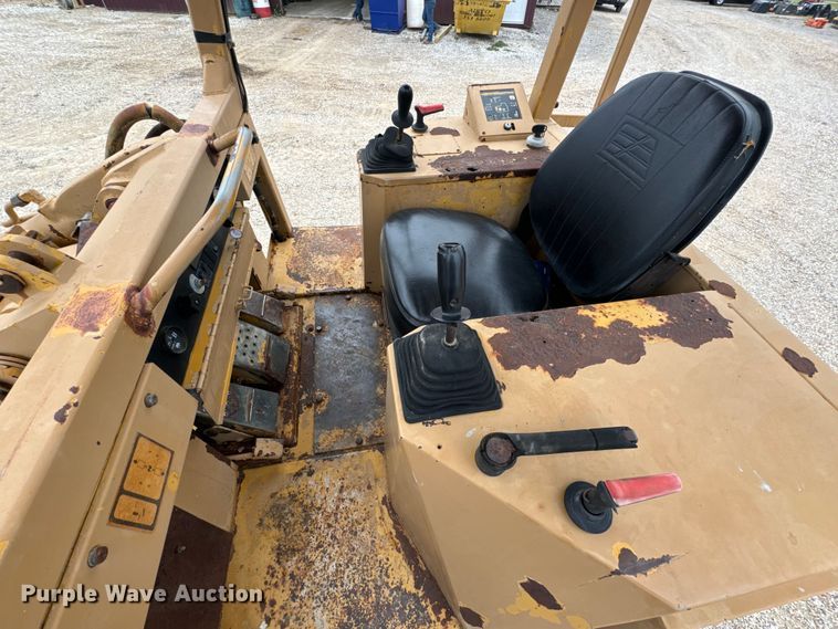 image for item EH7025 1989 Fiat-Allis FL10E  track loader