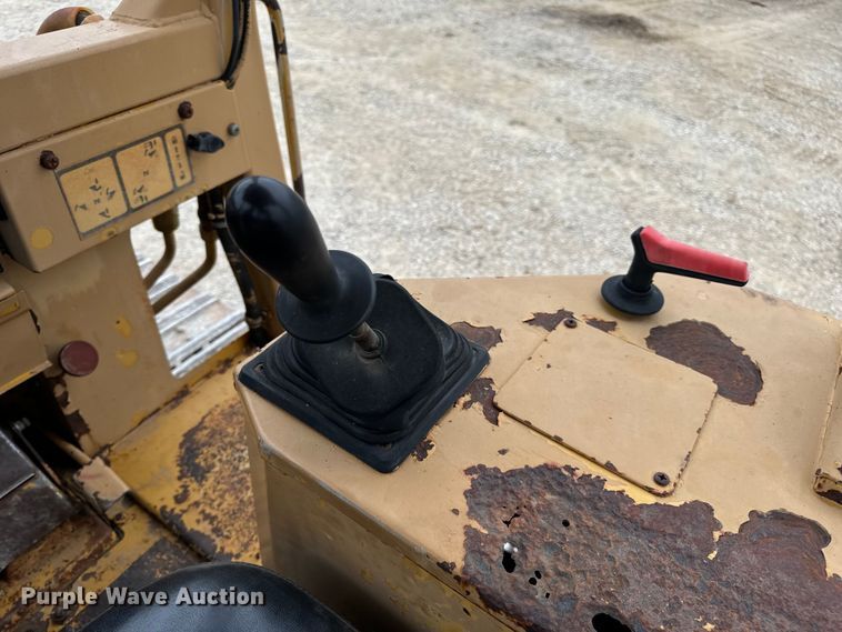 image for item EH7025 1989 Fiat-Allis FL10E  track loader