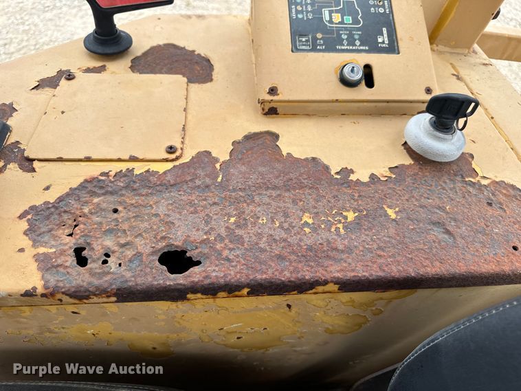 image for item EH7025 1989 Fiat-Allis FL10E  track loader