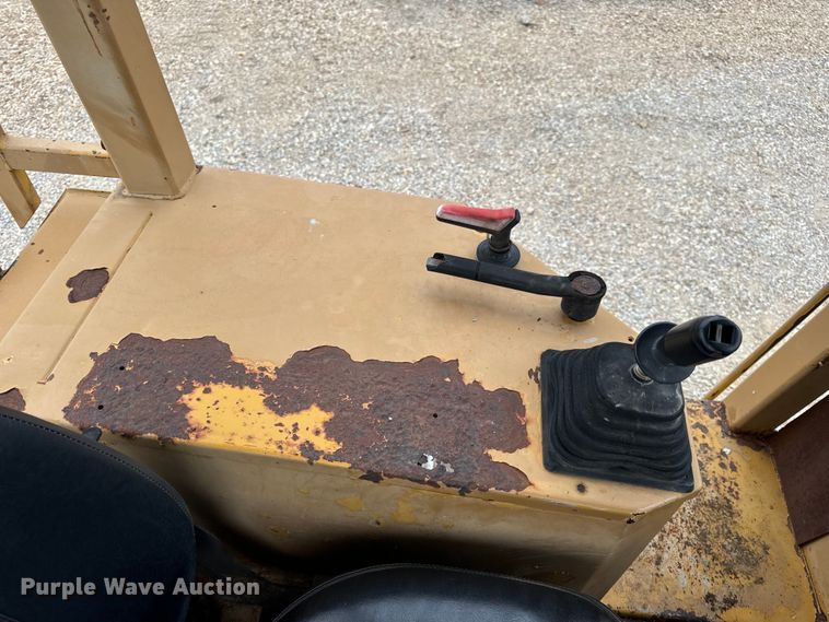 image for item EH7025 1989 Fiat-Allis FL10E  track loader