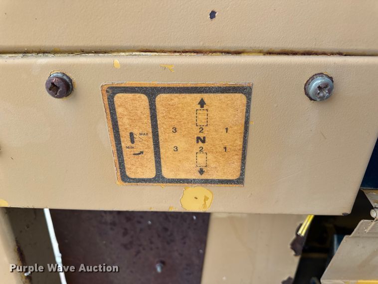 image for item EH7025 1989 Fiat-Allis FL10E  track loader