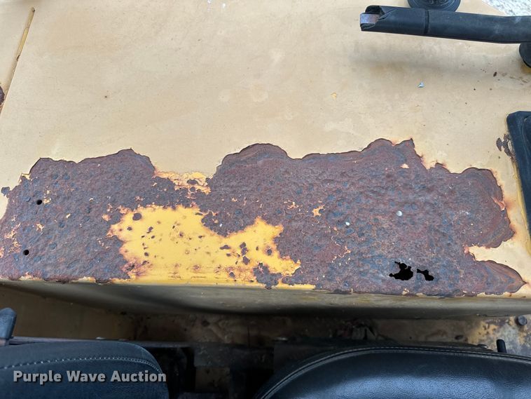 image for item EH7025 1989 Fiat-Allis FL10E  track loader