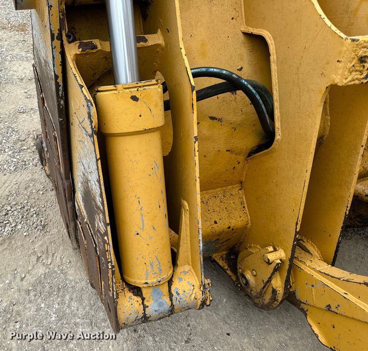 image for item EH7028 1991 Komatsu D66S1 track loader