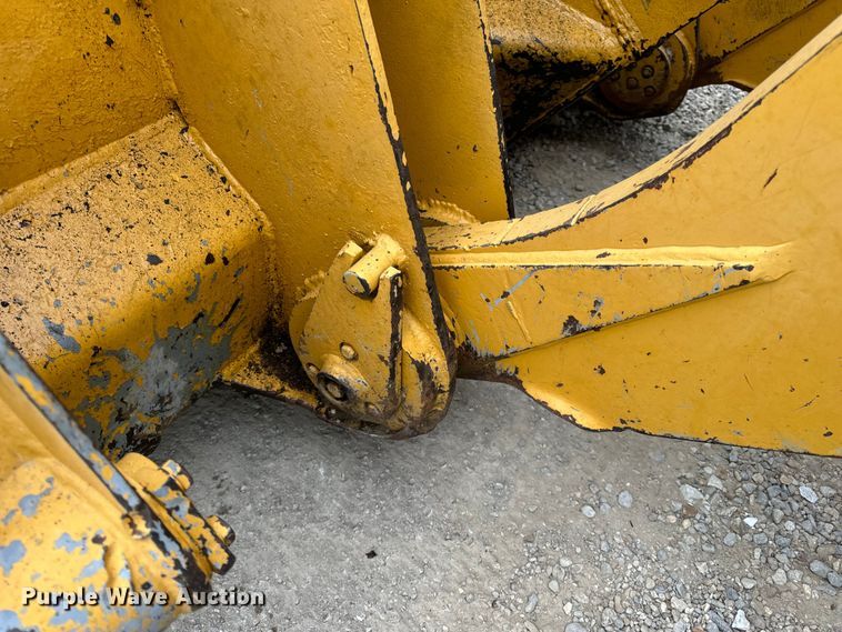 image for item EH7028 1991 Komatsu D66S1 track loader