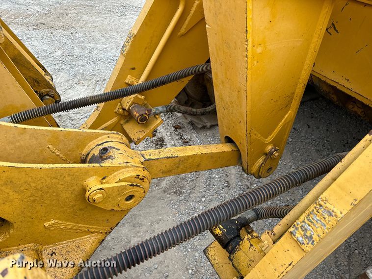 image for item EH7028 1991 Komatsu D66S1 track loader