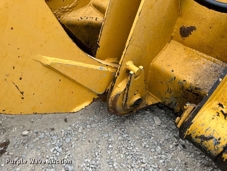 image for item EH7028 1991 Komatsu D66S1 track loader