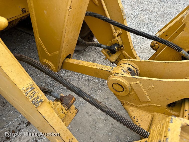 image for item EH7028 1991 Komatsu D66S1 track loader