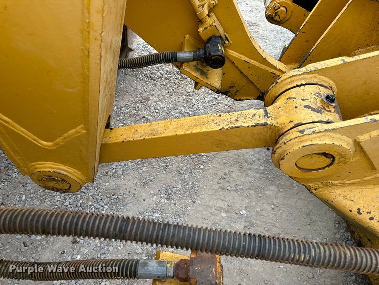 image for item EH7028 1991 Komatsu D66S1 track loader