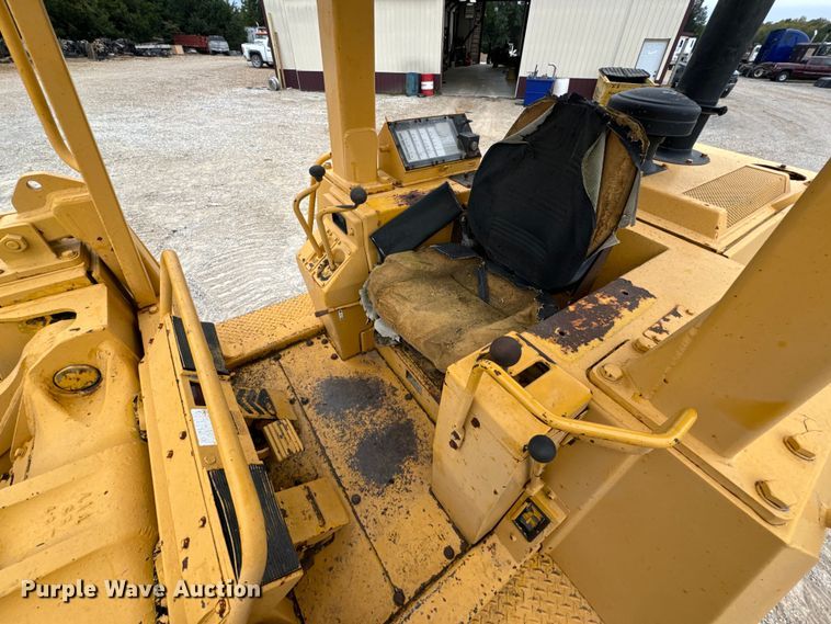 image for item EH7028 1991 Komatsu D66S1 track loader