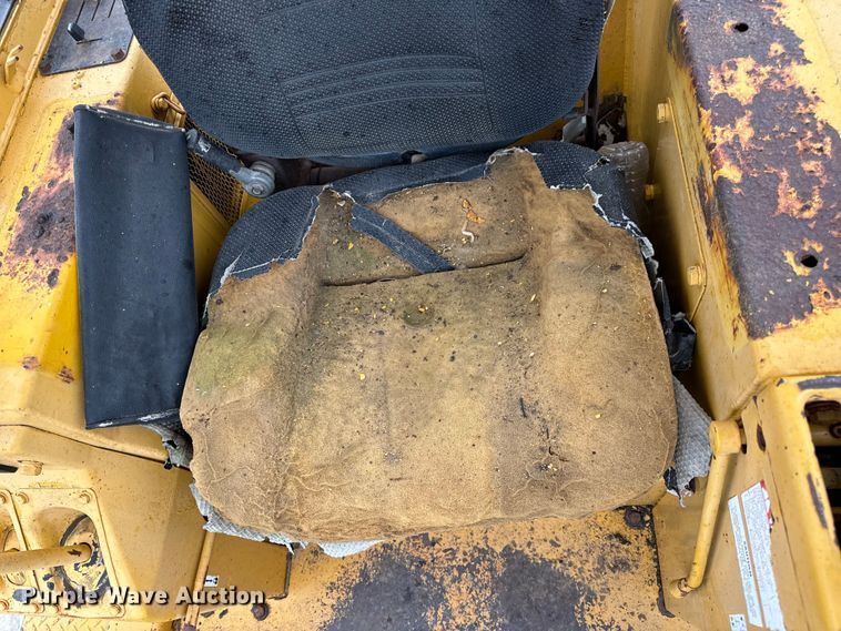 image for item EH7028 1991 Komatsu D66S1 track loader