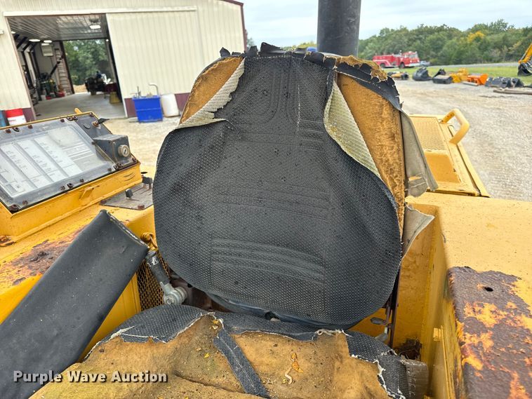 image for item EH7028 1991 Komatsu D66S1 track loader