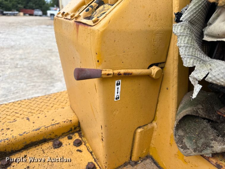 image for item EH7028 1991 Komatsu D66S1 track loader