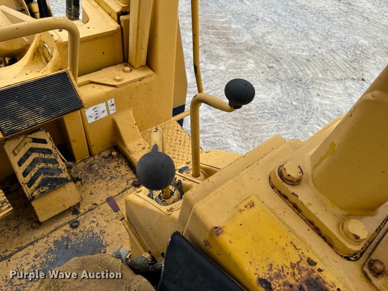 image for item EH7028 1991 Komatsu D66S1 track loader