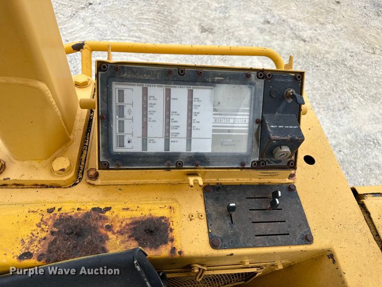 image for item EH7028 1991 Komatsu D66S1 track loader