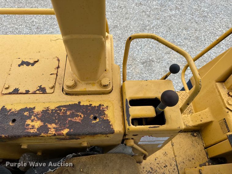 image for item EH7028 1991 Komatsu D66S1 track loader